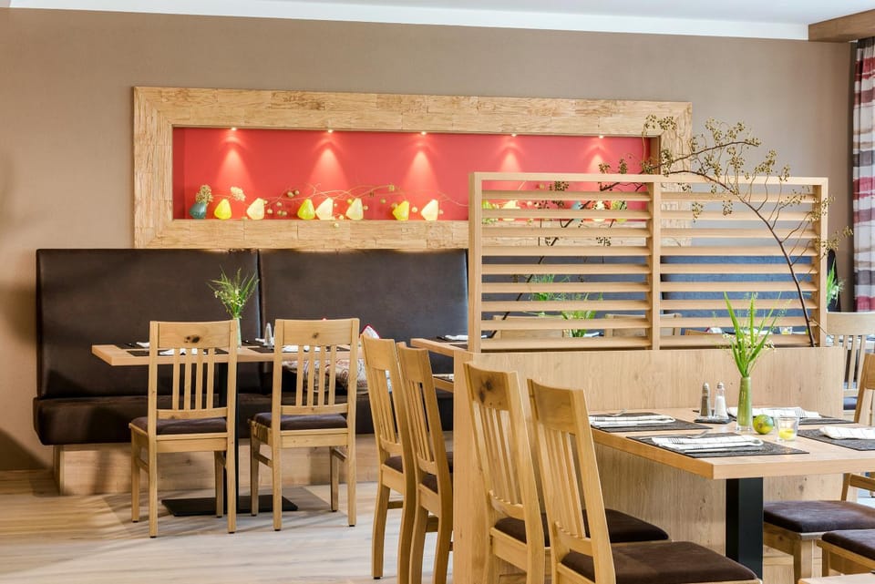 Restaurant/places to eat, Restaurant/places to eat, Decorative detail