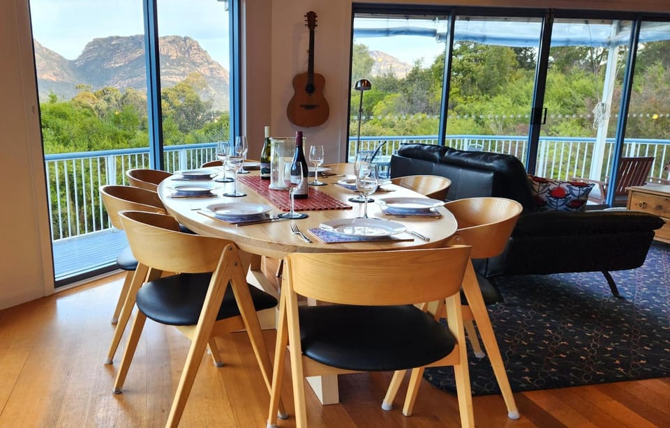 Natural landscape, View (from property/room), Balcony/Terrace, Living room, Seating area, Dining area, Mountain view