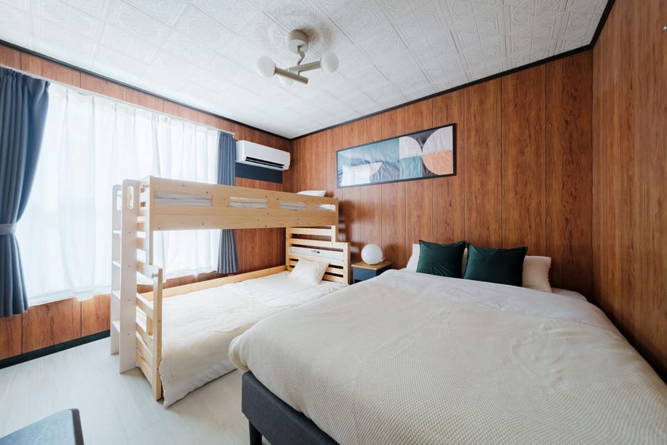 Bed, Photo of the whole room, Bedroom, bunk bed, air conditioner