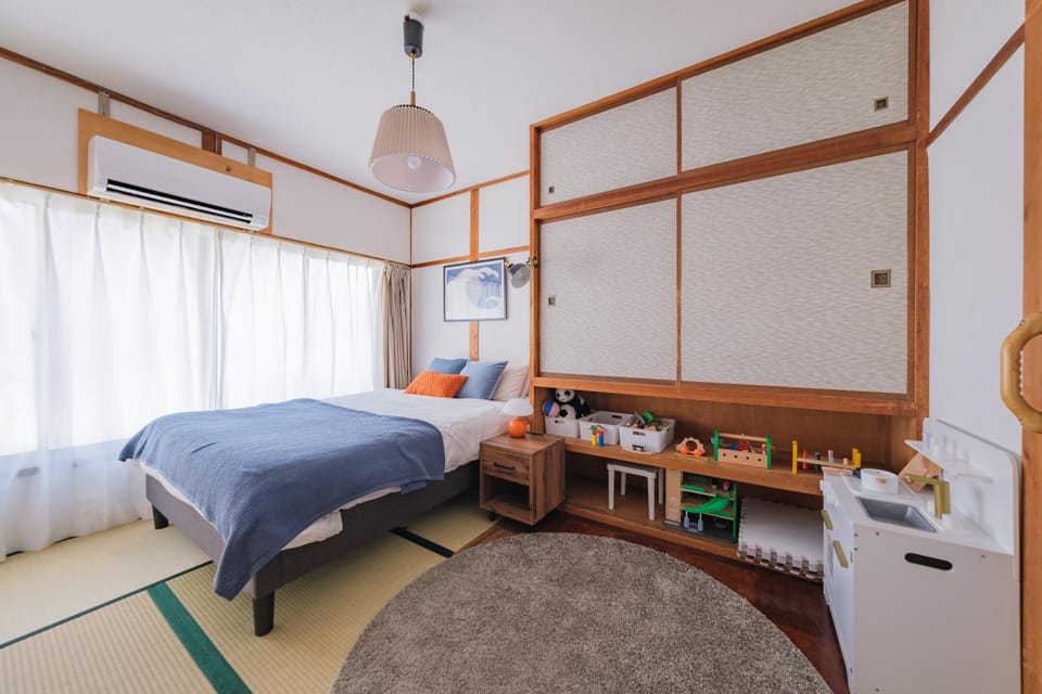 Bed, Photo of the whole room, Bedroom, air conditioner