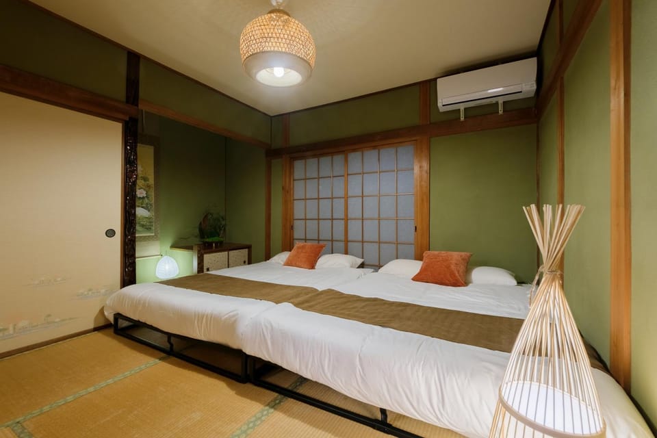 Bed, Photo of the whole room, Bedroom, air conditioner