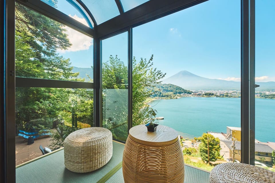 Day, Natural landscape, View (from property/room), Balcony/Terrace, Lake view, Mountain view