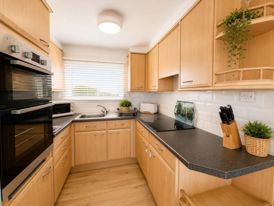 Relaxing Seafront Chalet with Patio near Westward Ho! Beach Chalet in Westward Ho