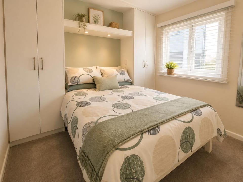 Relaxing Seafront Chalet with Patio near Westward Ho! Beach Chalet in Westward Ho