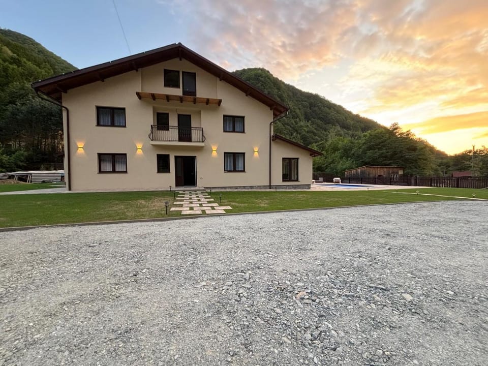 Property building, Day, Natural landscape, Mountain view, Sunset
