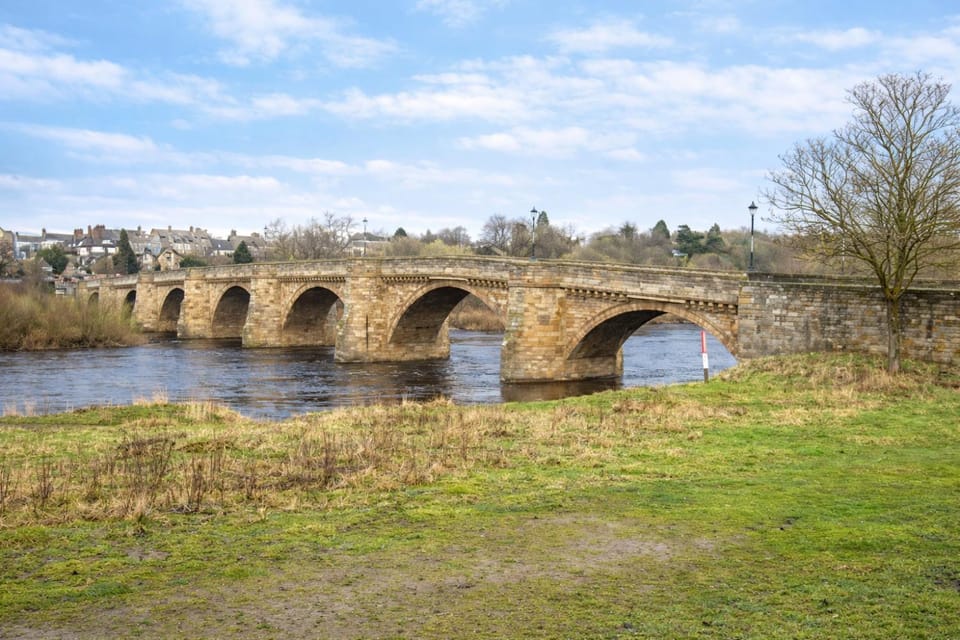 Nearby landmark, Natural landscape