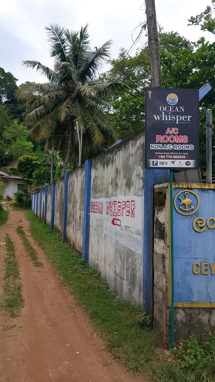 Ocean Whisper Guest House Bed and Breakfast in Mirissa