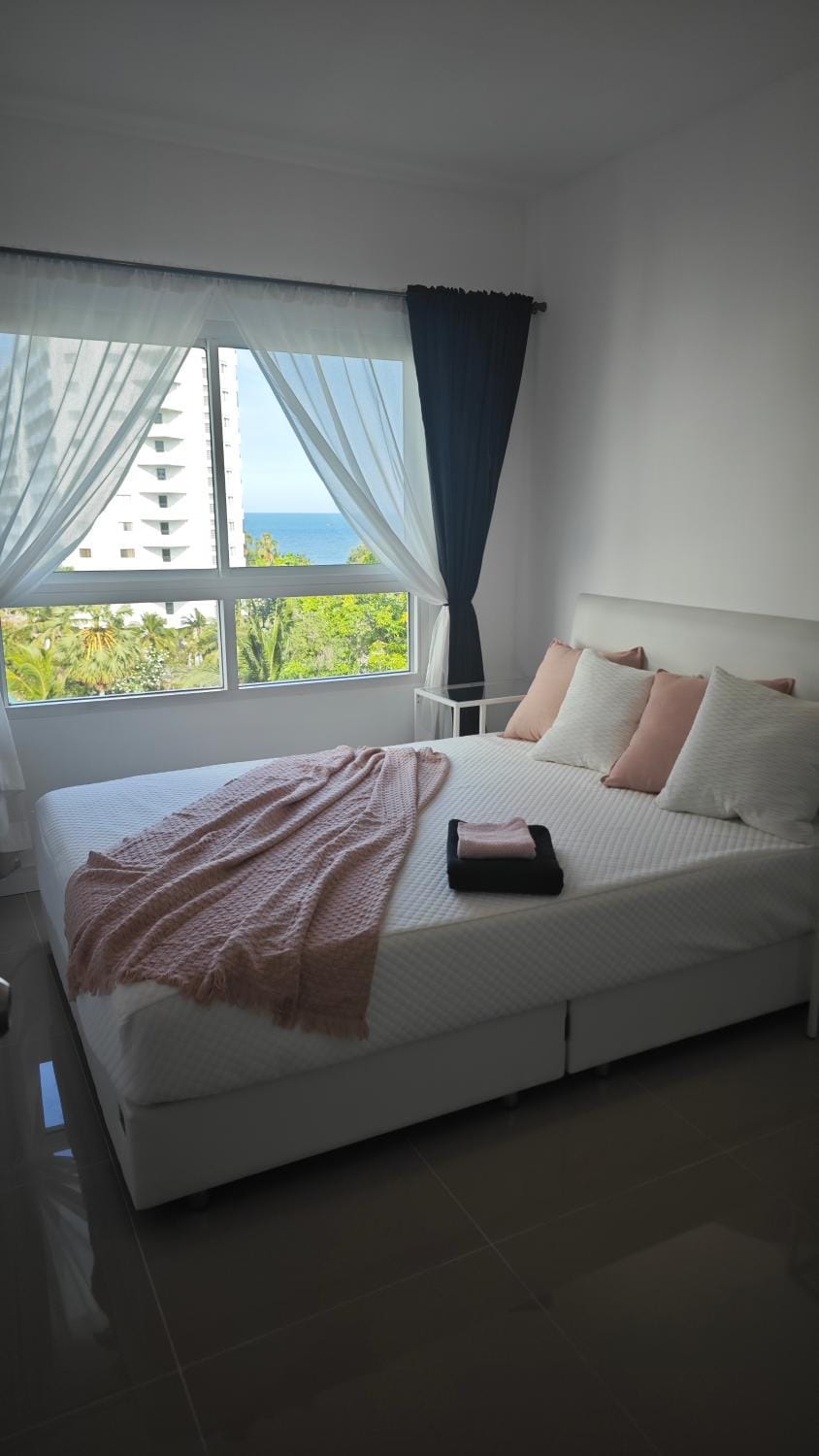 Bed, Bedroom, Sea view