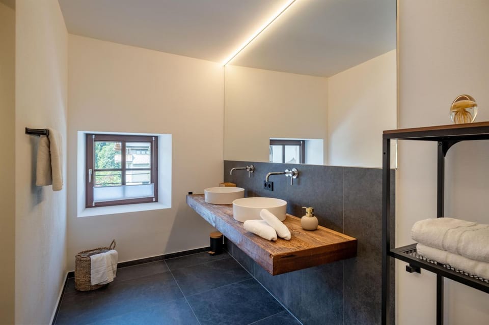 Bathroom, towels