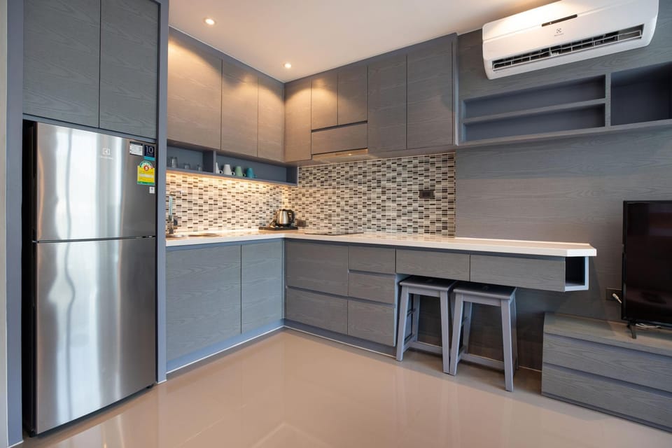 Kitchen or kitchenette, air conditioner