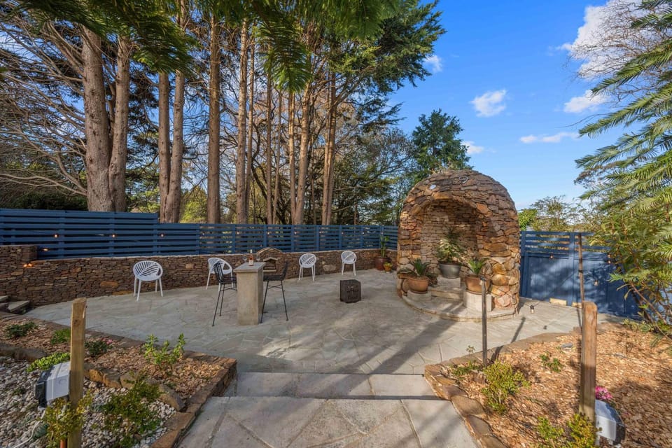 Day, Place of worship, Garden, Garden view