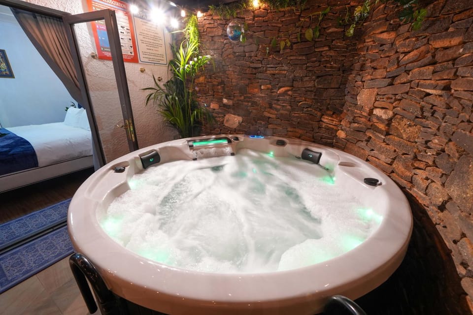 Hot Tub, Hot Tub, Spa and wellness centre/facilities