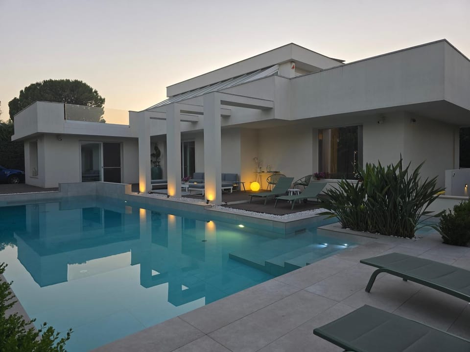 Property building, Patio, Pool view, Swimming pool, sunbed