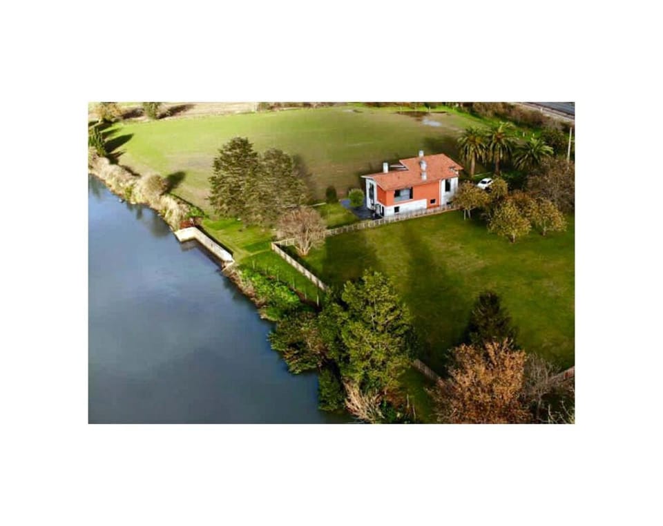 La Casa de la Ría House in Asturias
