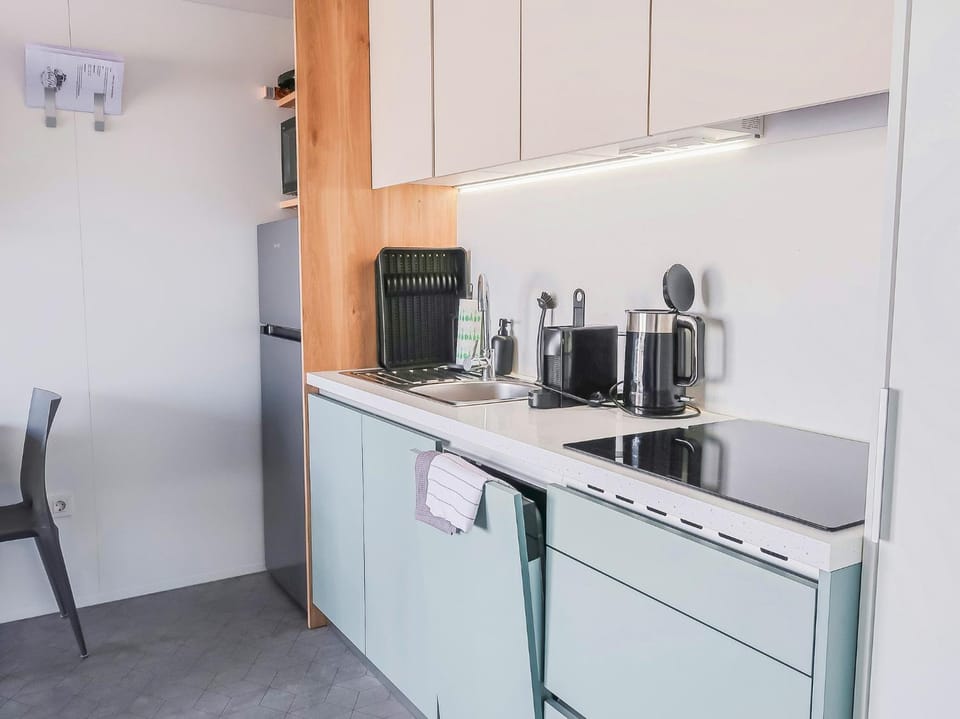 Coffee/tea facilities, Kitchen or kitchenette, Dining area, dishwasher, oven, pet friendly, stove, toaster