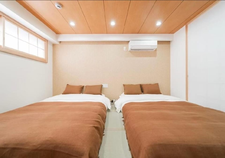 Bedroom, air conditioner