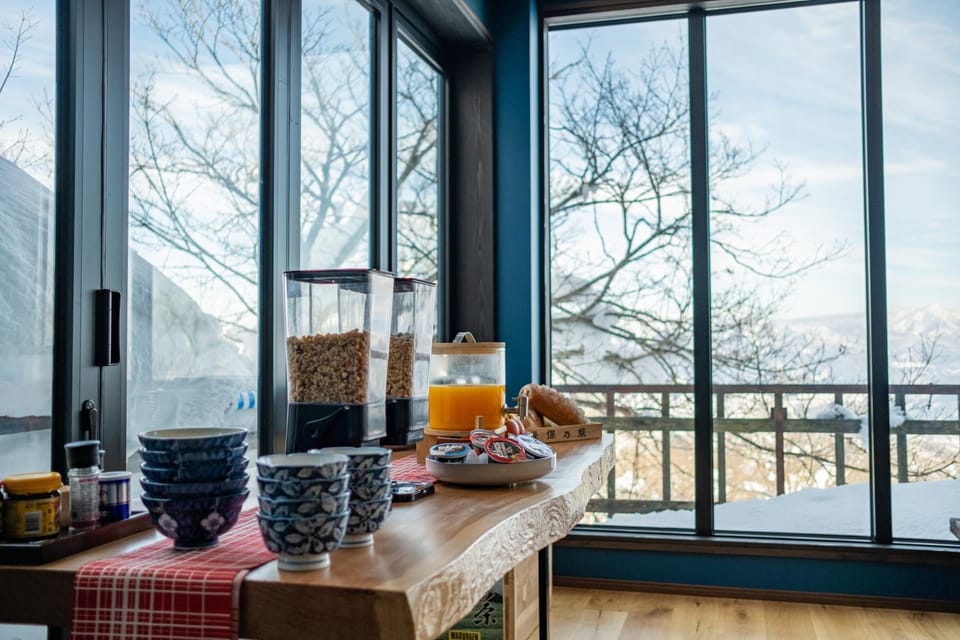 View (from property/room), Dining area, Breakfast, Continental breakfast