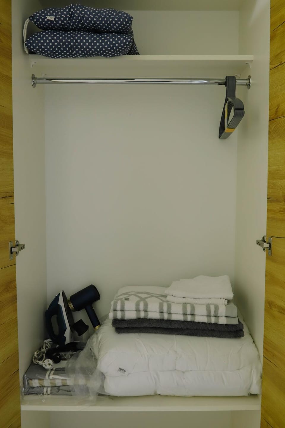 Bed, Photo of the whole room, Bedroom, bunk bed, towels, wardrobe