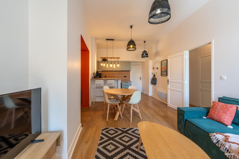 TV and multimedia, Kitchen or kitchenette, Living room, Dining area