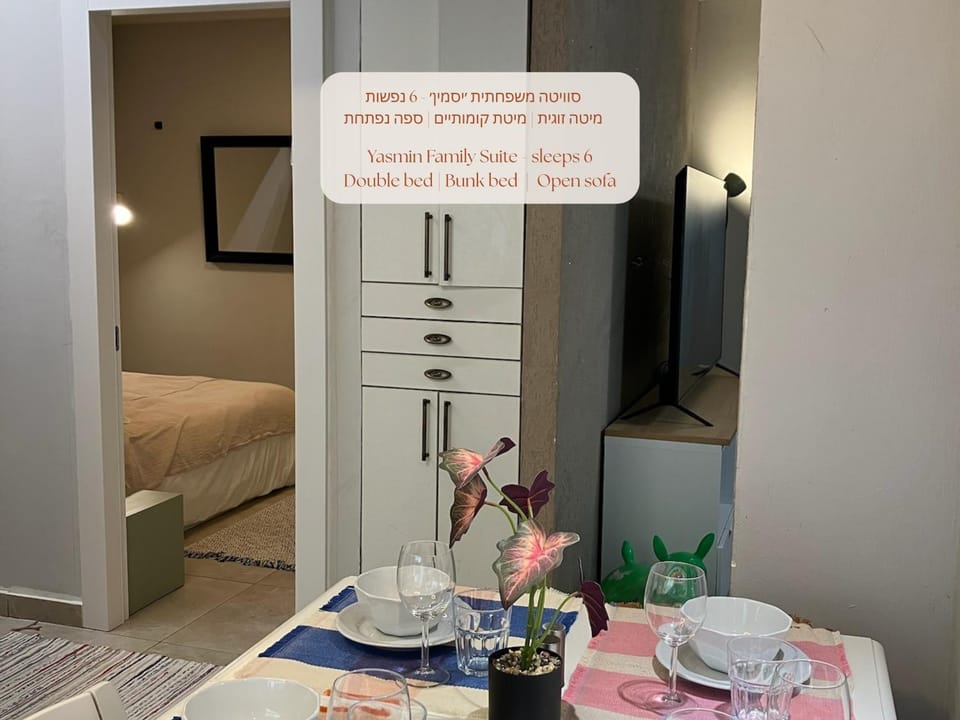 Bed, Dining area, Bedroom