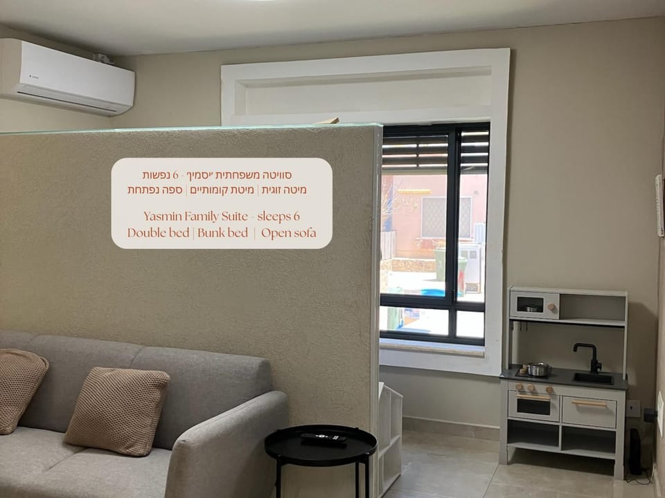 TV and multimedia, Living room, Seating area, air conditioner
