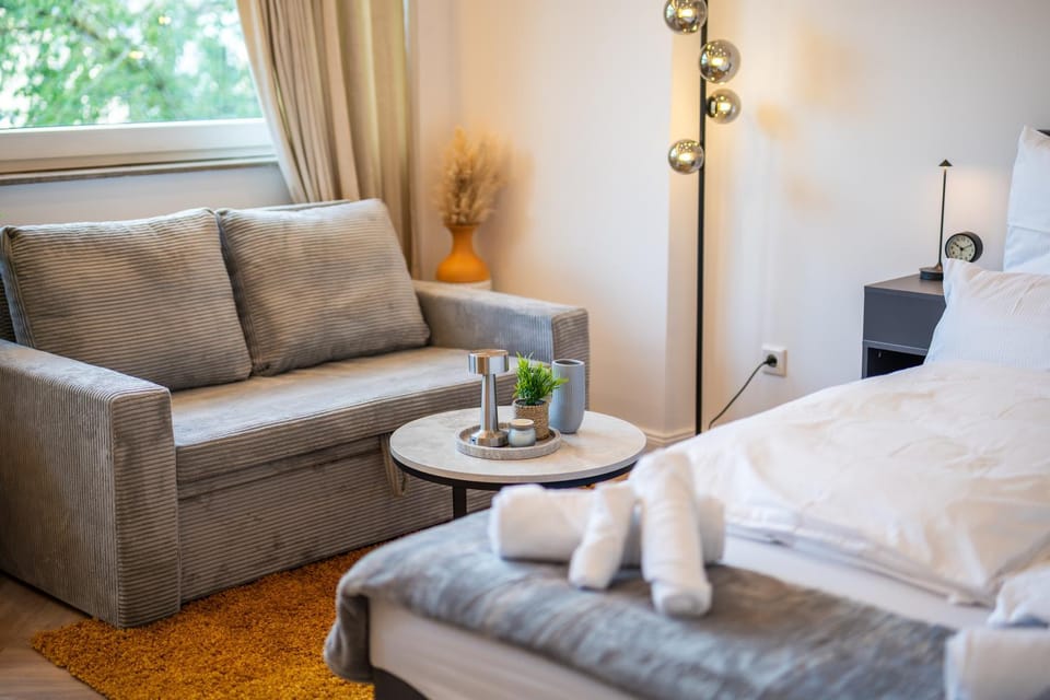 Bed, Living room, Photo of the whole room, Seating area