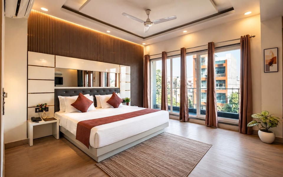 Bed, Photo of the whole room, fireplace, air conditioner
