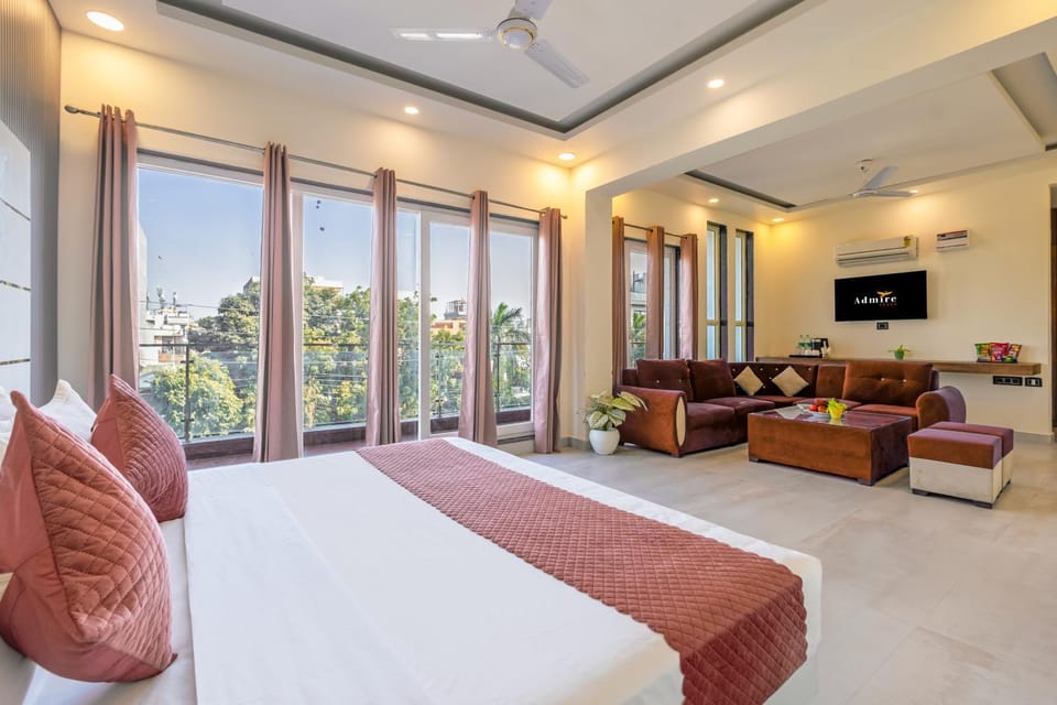 Communal lounge/ TV room, Bed, TV and multimedia, Living room, Photo of the whole room, Seating area, Bedroom, air conditioner