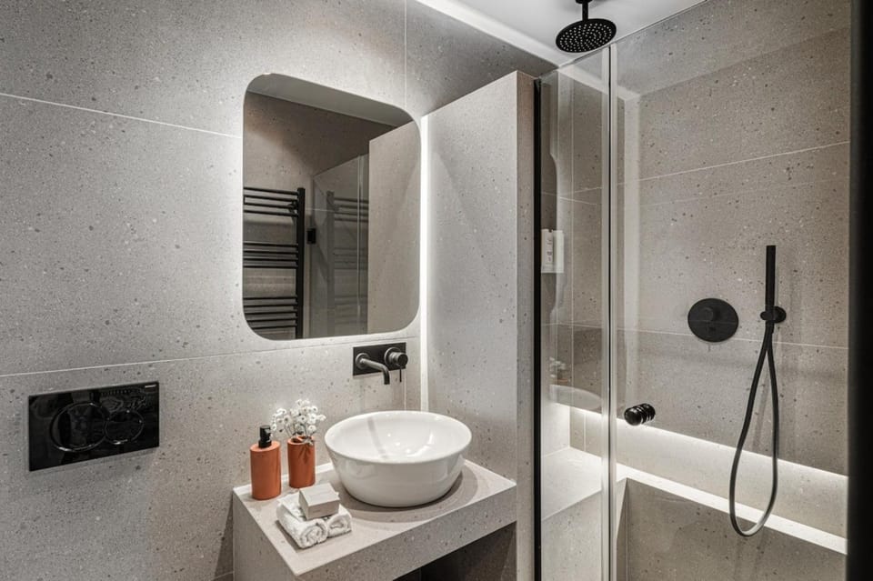 Shower, Bathroom, towels