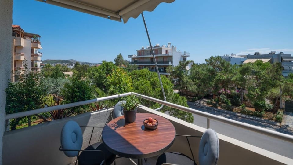Property building, Patio, Day, Natural landscape, View (from property/room), Balcony/Terrace, City view