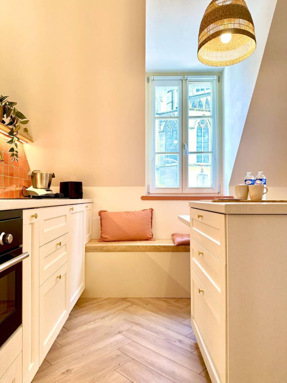 Kitchen or kitchenette, Landmark view