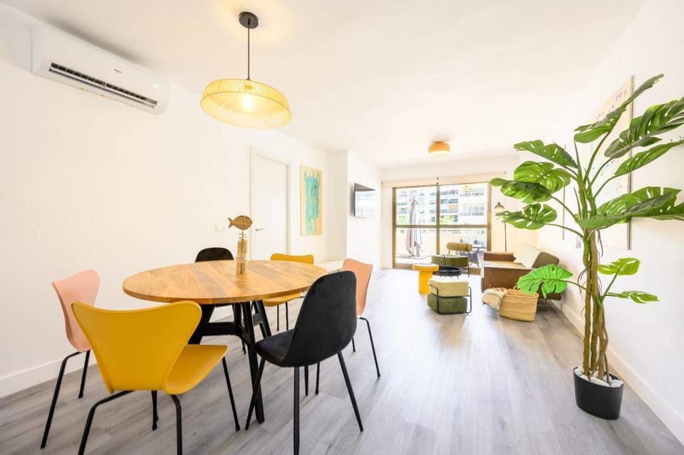 Living room, Seating area, Dining area, heating, heating, internet, internet, air conditioner