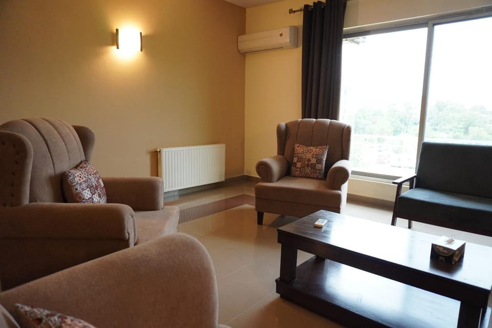 Communal lounge/ TV room, Living room, Evening entertainment