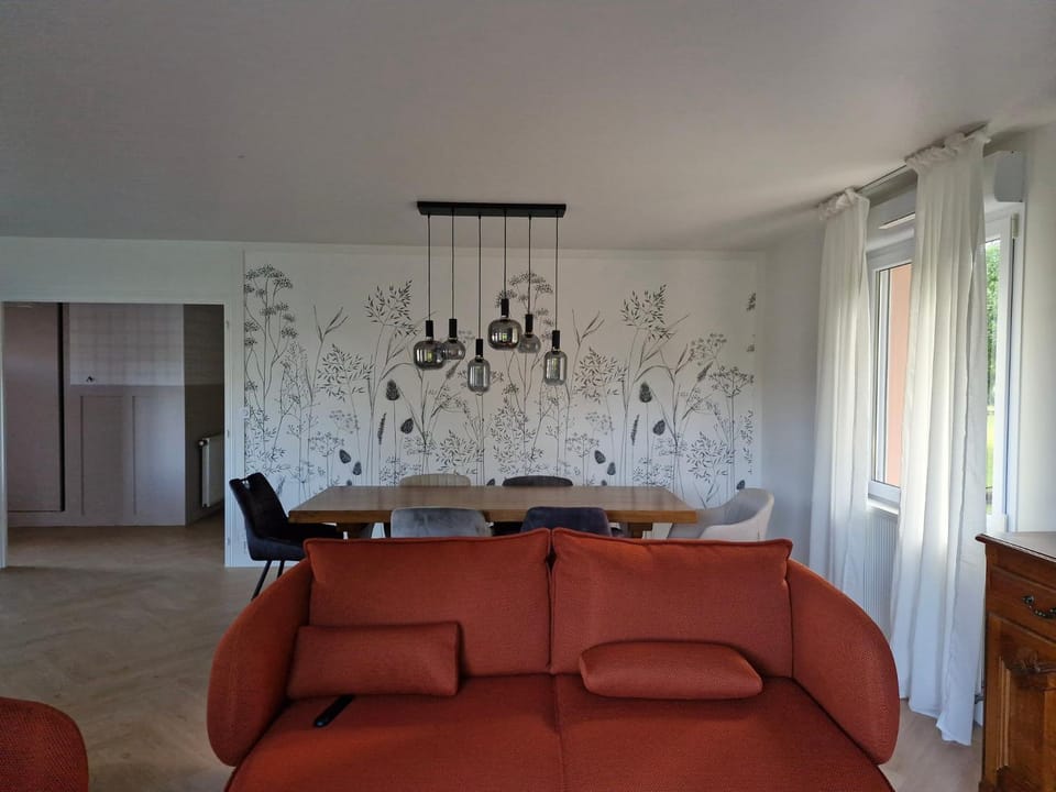Living room, Dining area