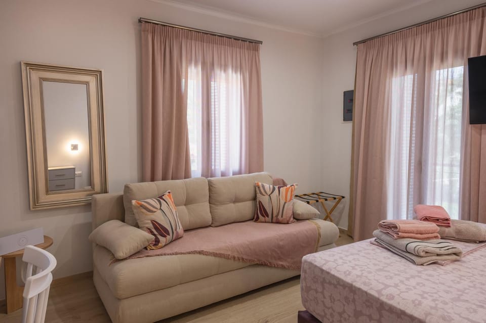 Myrina Retreat - Aegean Apartment in Decentralized Administration of the Aegean
