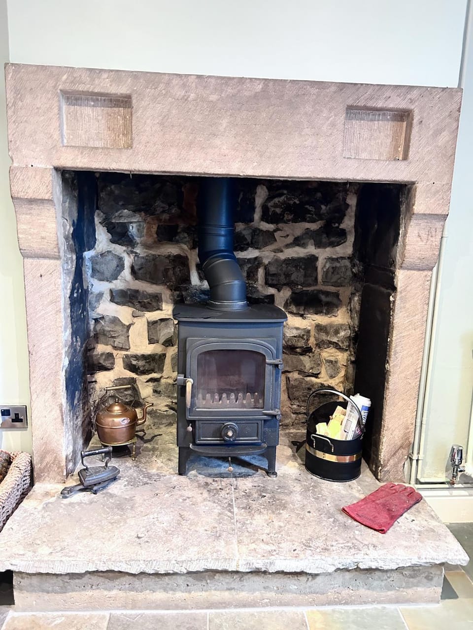 Dining area, fireplace