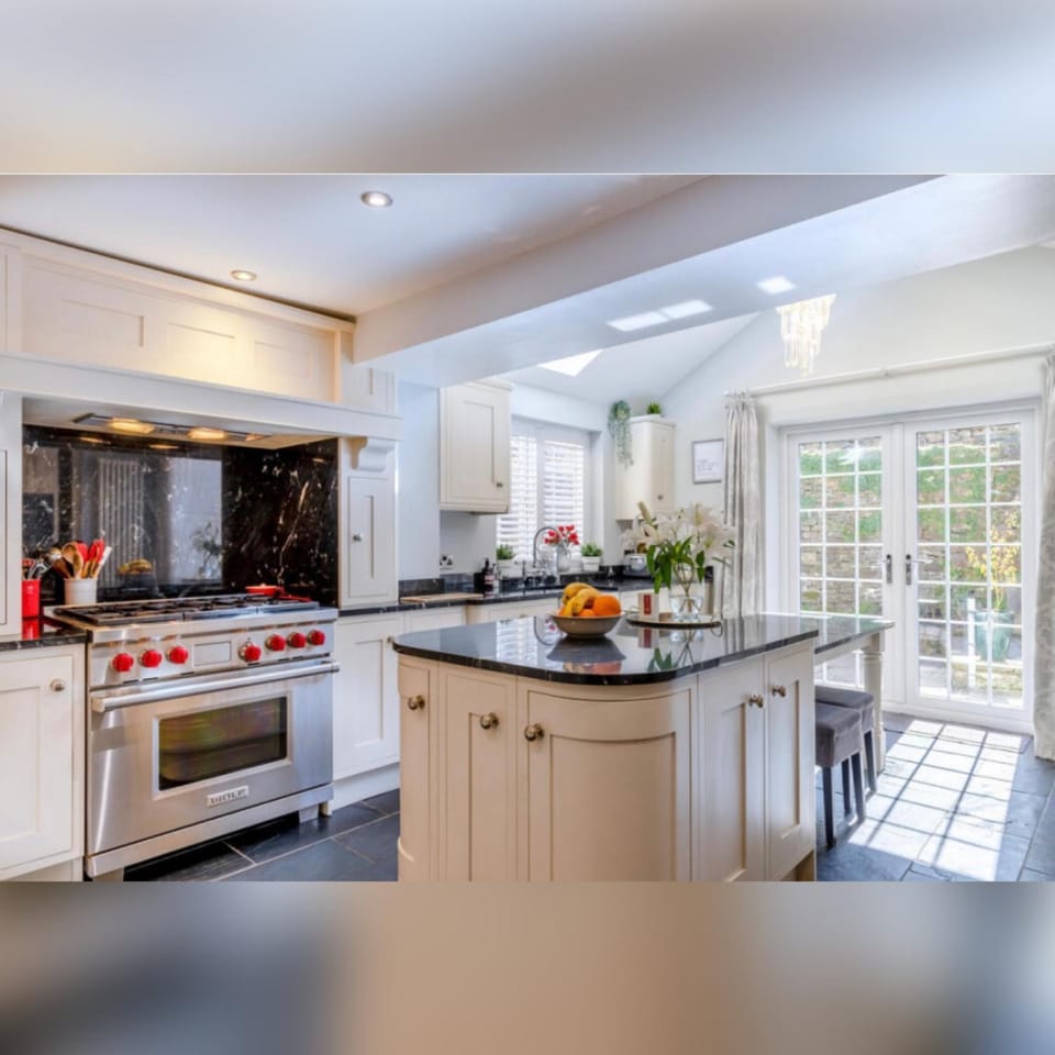 Kitchen or kitchenette, oven, stove