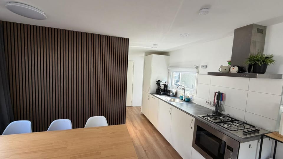 Kitchen or kitchenette, Dining area, dishwasher, stove