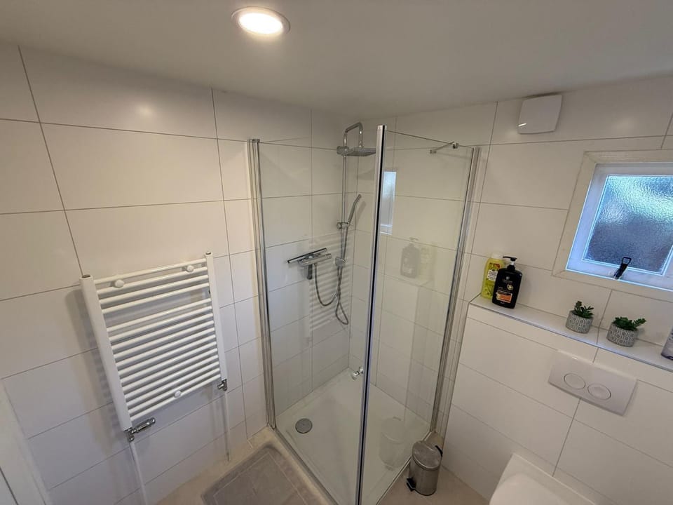 Shower, Bathroom, towels