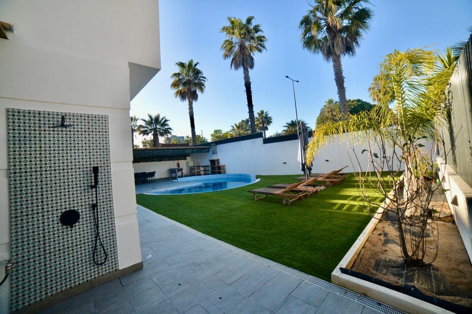 Shower, Swimming pool