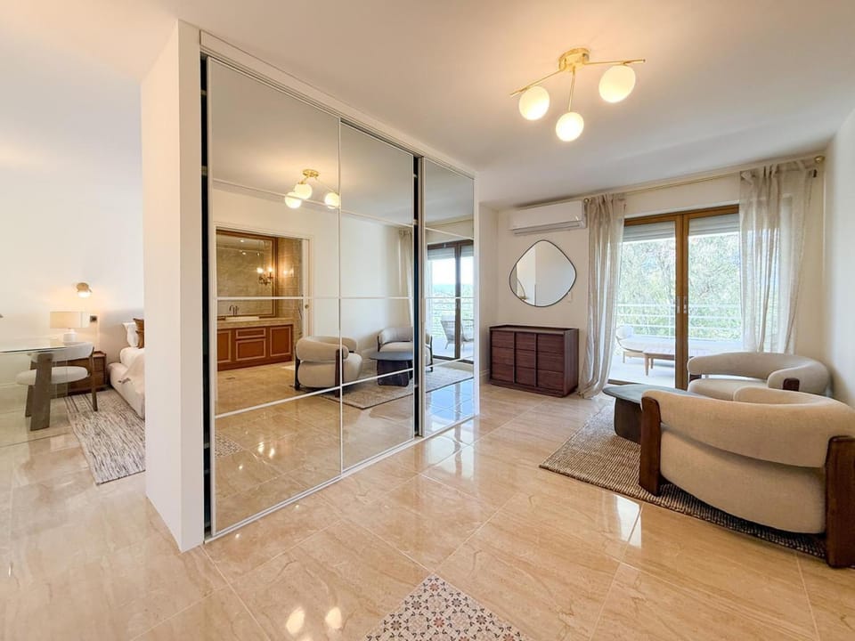 Photo of the whole room, Seating area, Bedroom