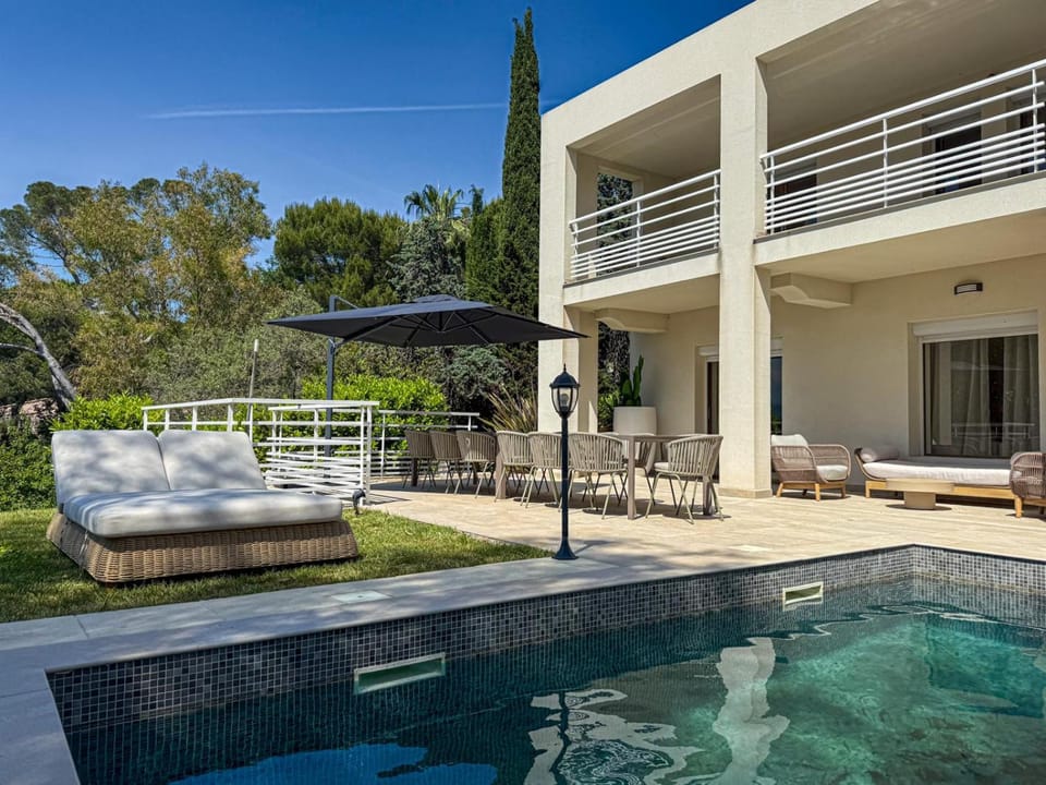 Property building, Garden, Balcony/Terrace, Garden view, Pool view, Swimming pool, sunbed