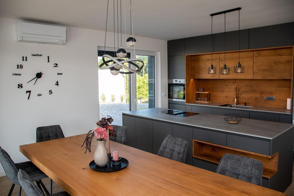 Kitchen or kitchenette, Decorative detail, Dining area, heating, kitchen, air conditioner