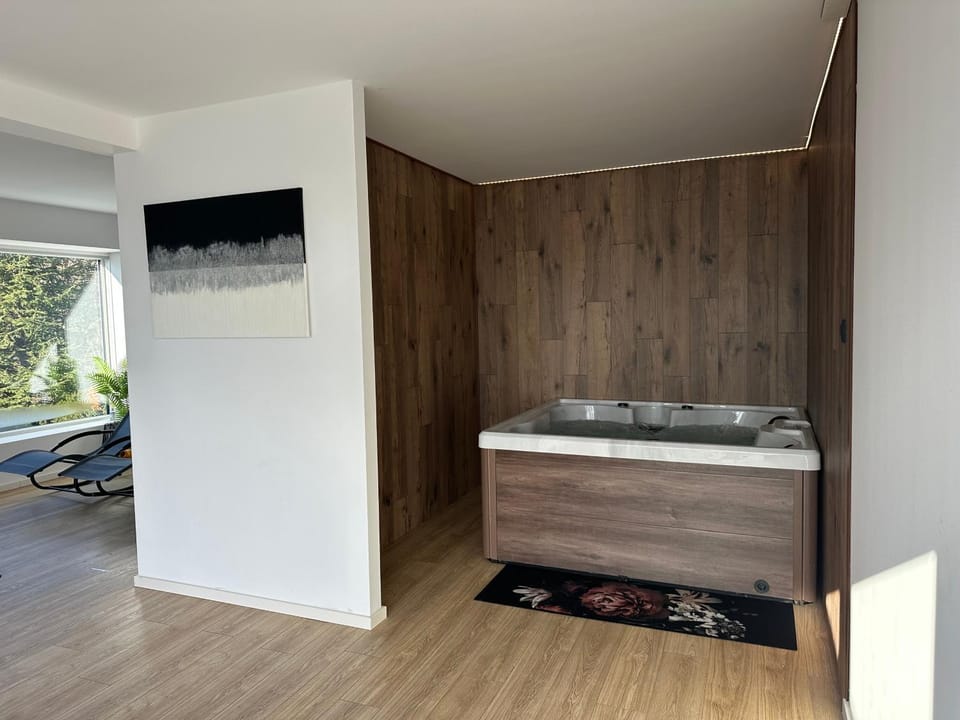 Hot Spring Bath, Hot Tub, Decorative detail, Bath, heating, towels