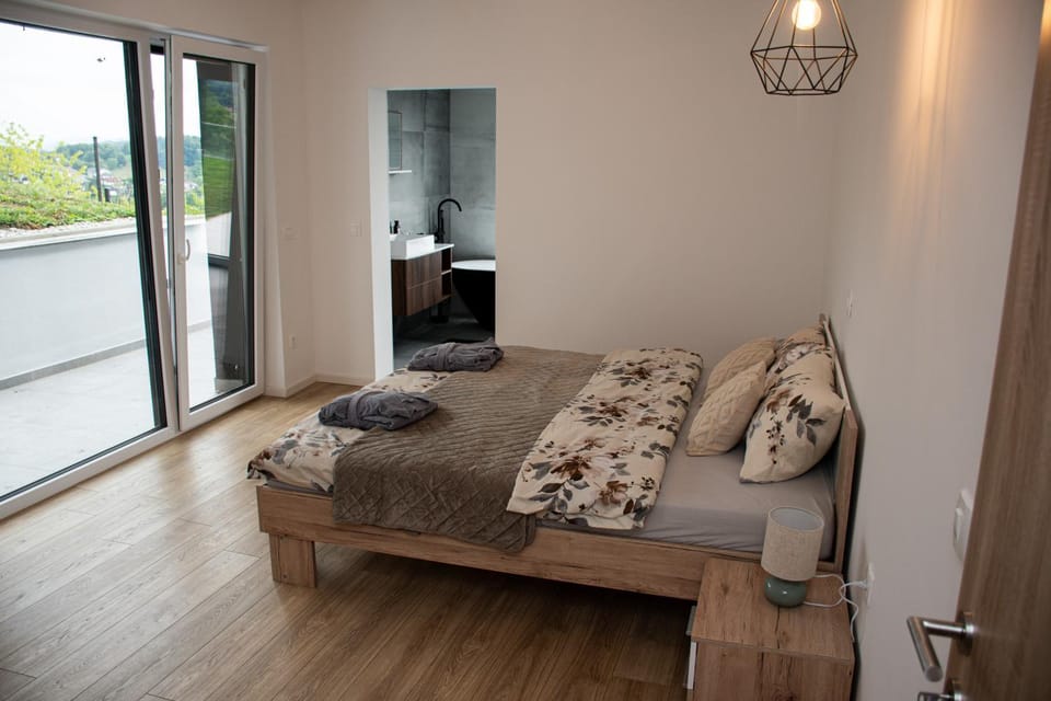 Bed, Photo of the whole room, Decorative detail, Bedroom, heating, towels