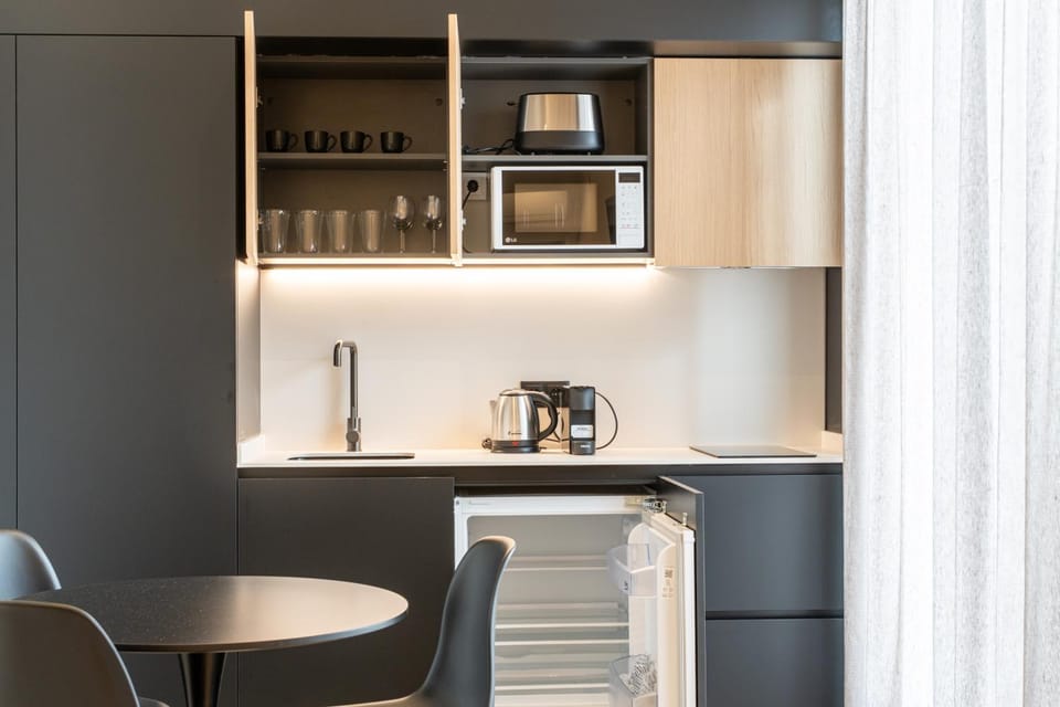 Kitchen or kitchenette, Dining area, kitchen