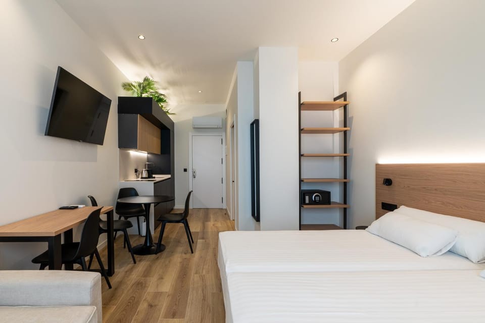 Bed, Kitchen or kitchenette, Bedroom, safe, kitchen