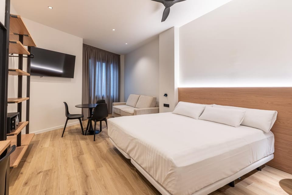 Bed, TV and multimedia, Living room, Bedroom