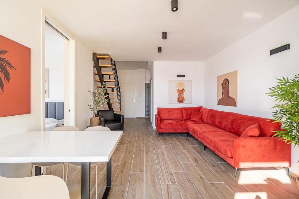 Kitchen or kitchenette, Living room, Seating area, Dining area