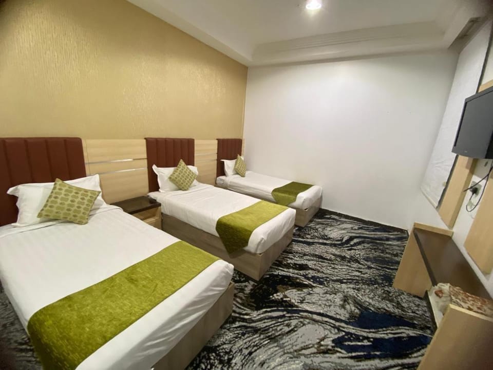 Bed, TV and multimedia, Bedroom